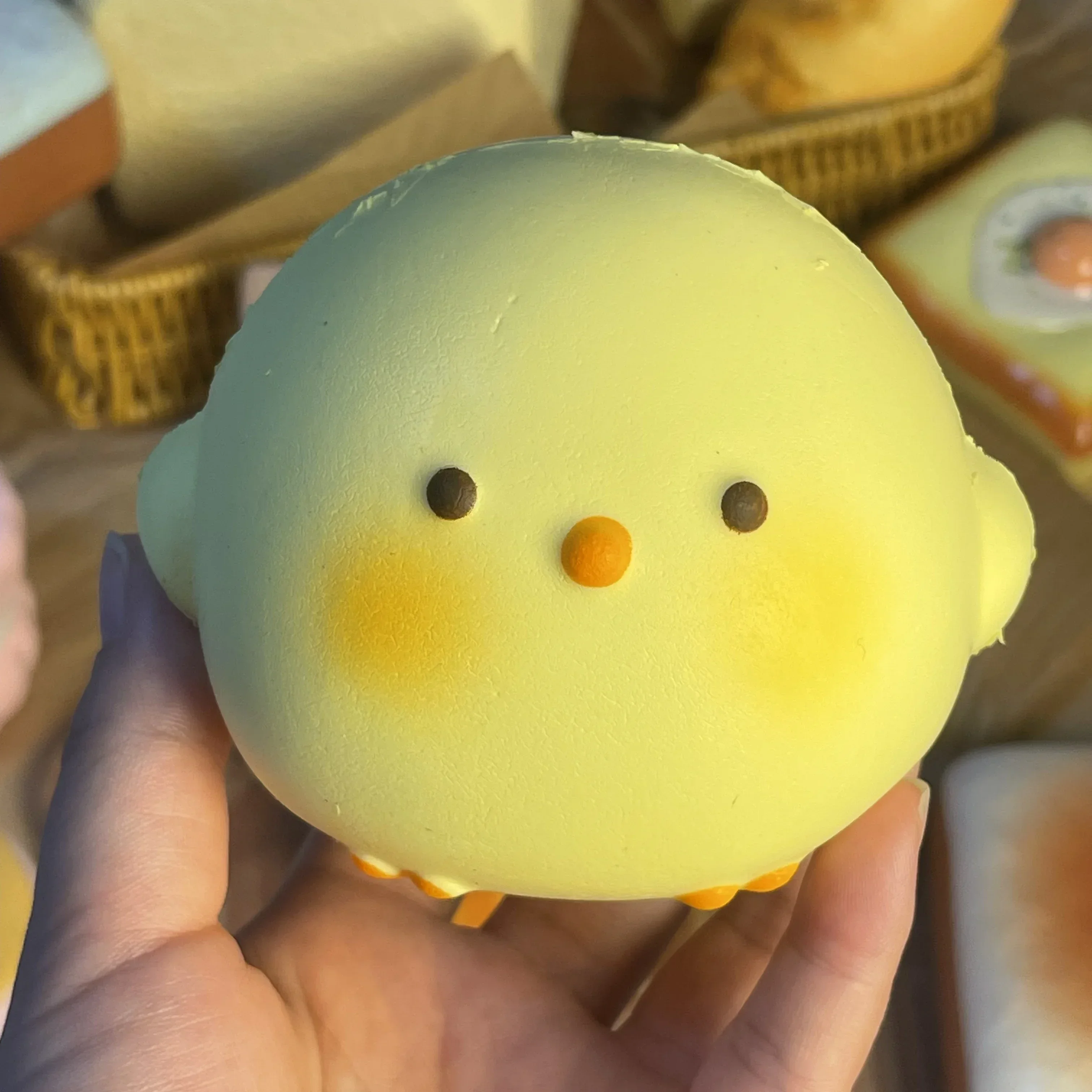 Kids' Toy - 熱い！ かわいい巨大ひよこ型スクイッシーおもちゃ、ゆっくり膨らむストレス解消＆感覚フィジェットトイ、子供と大人向け、不安、ADHD、自閉症の緩和に。