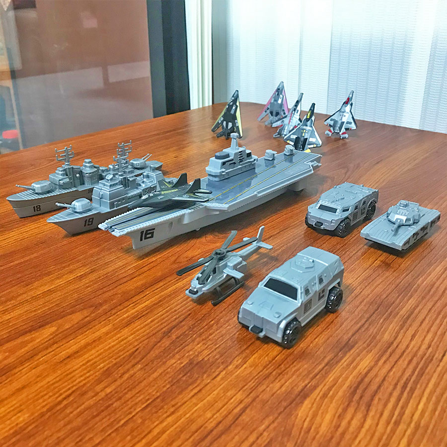 装甲車両ユニットタンク、ヘリコプター、空母、バトルクルーザー - Kids Toys Helicopter のレビューと価格