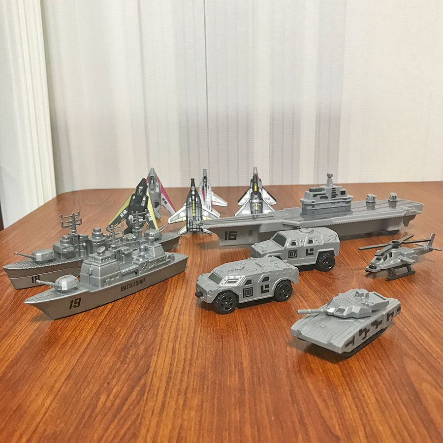 装甲車両ユニットタンク、ヘリコプター、空母、バトルクルーザー - Kids Toys Helicopter のレビューと価格